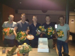 Team eetcafé 70, sterspeelster Zoë Bakker mist op de foto Team eetcafé 70, sterspeelster Zoë Bakker mist op de foto